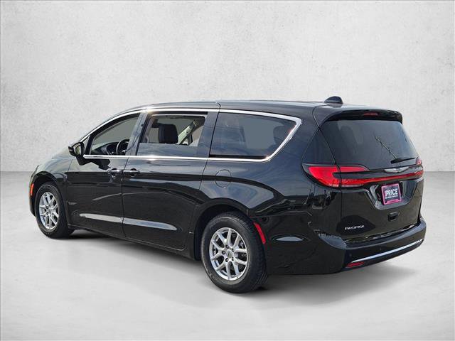 Used 2024 Chrysler Pacifica Touring-L image 8
