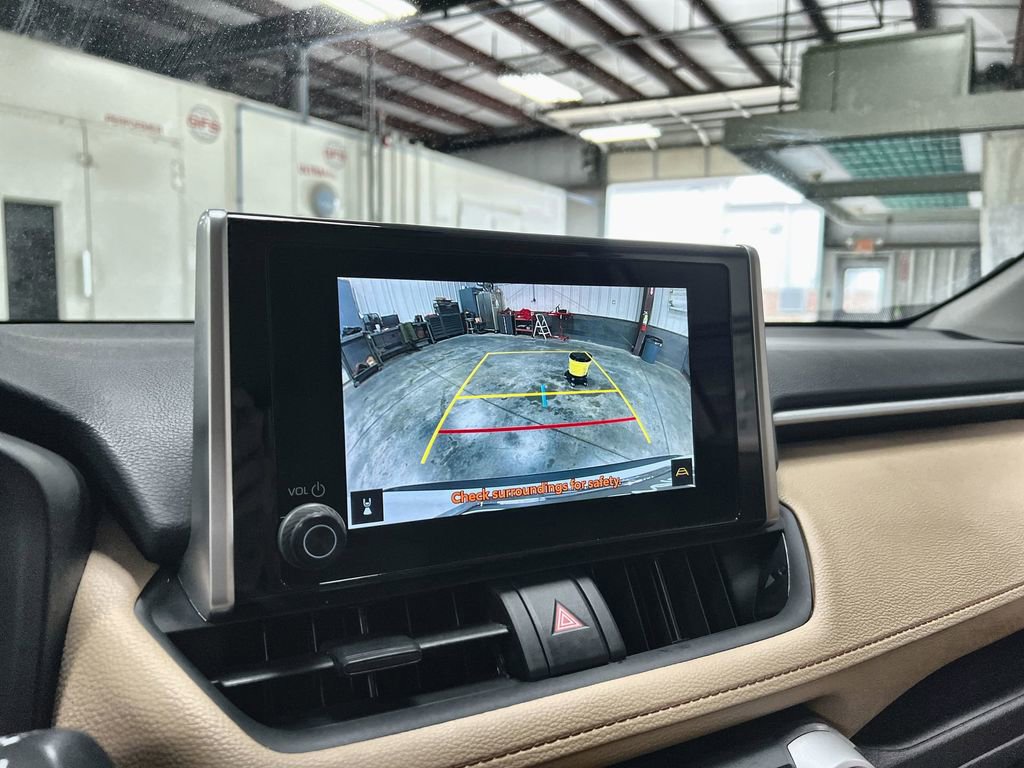 Used 2025 Toyota RAV4 XLE image 33