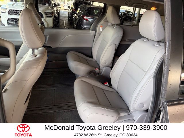 Used 2015 Toyota Sienna XLE w/ XLE Navigation Package AWD/4WD image 10