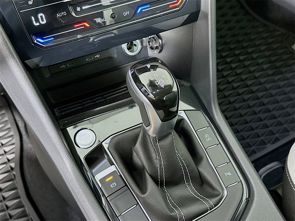 New 2025 Volkswagen Taos SE image 22