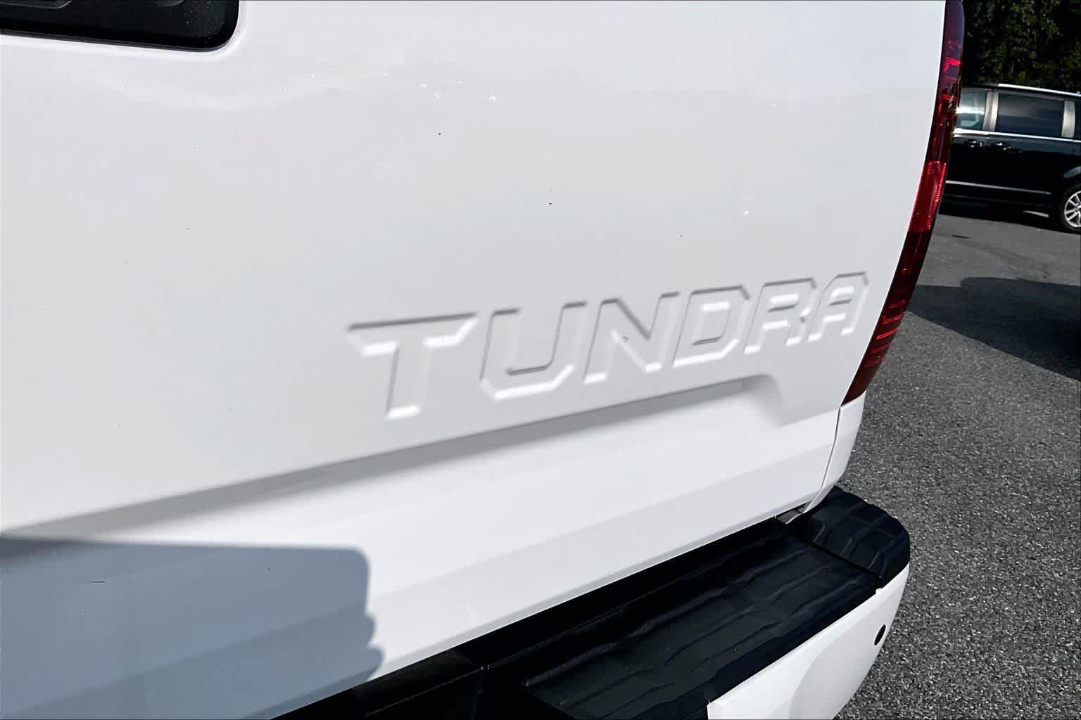 Used 2020 Toyota Tundra SR5 w/ SR5 Convenience Package AWD/4WD image 30