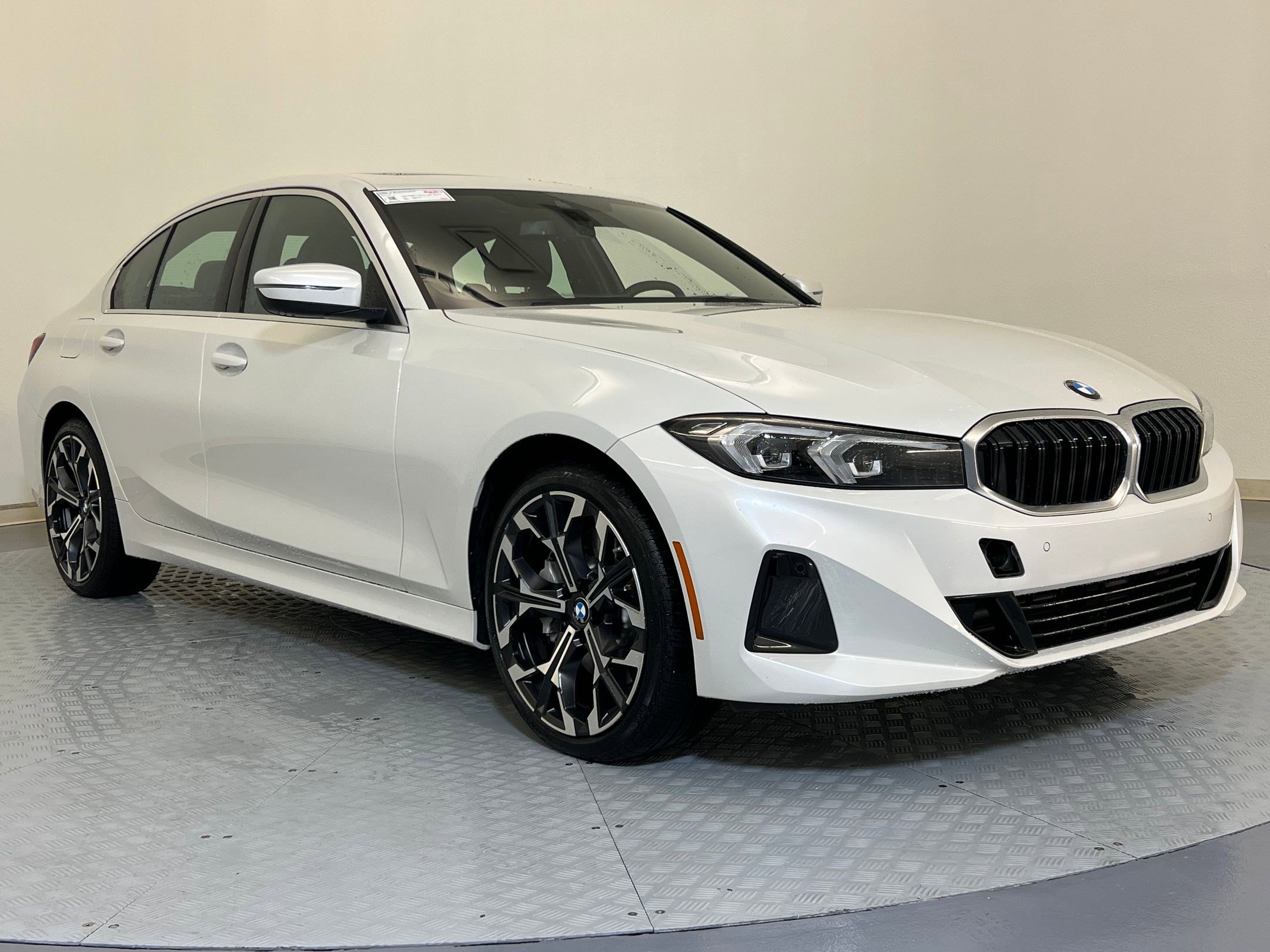 Used 2025 BMW 330i xDrive Sedan w/ Premium Package AWD/4WD image 6