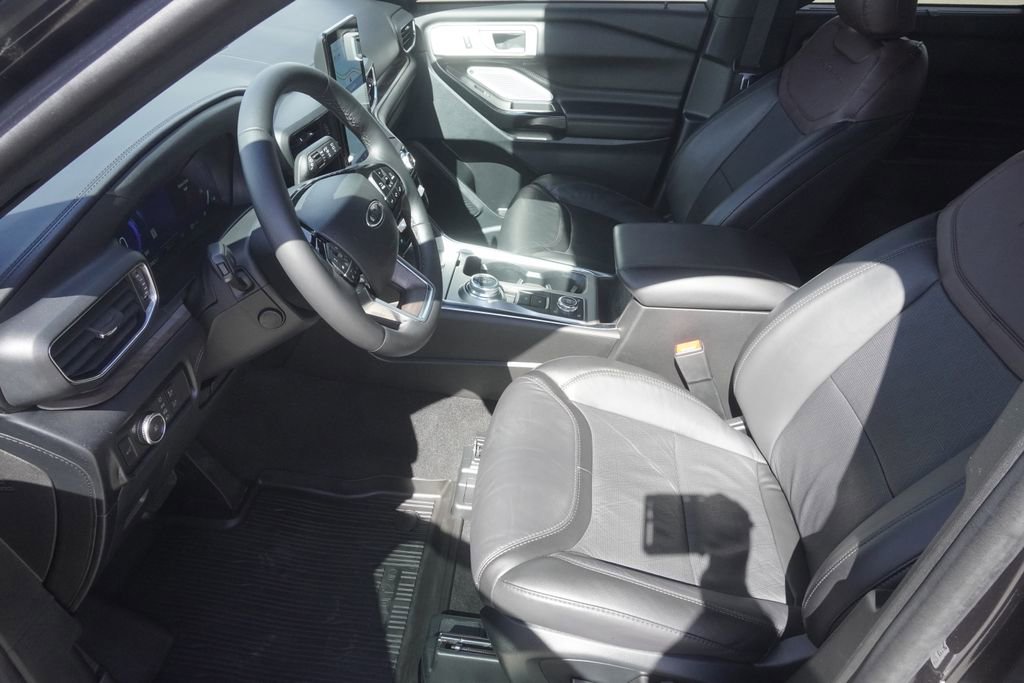 Used 2023 Ford Explorer Platinum w/ Technology Package image 19