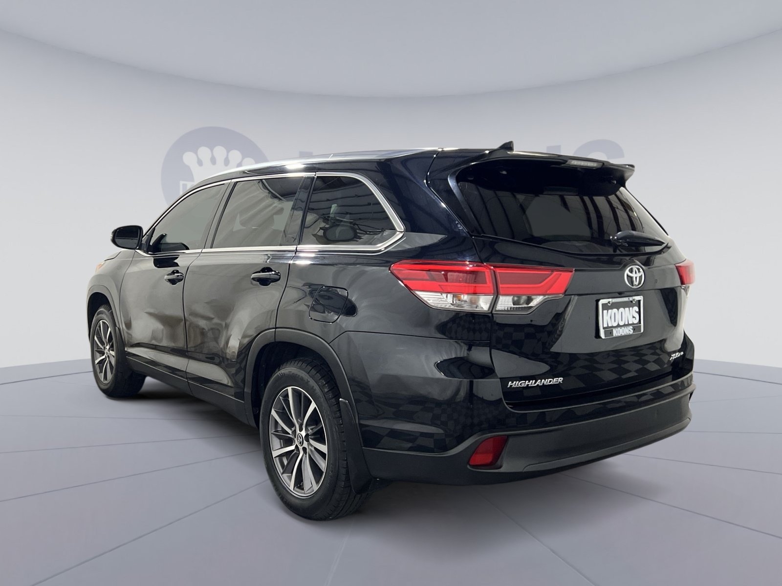 Used 2019 Toyota Highlander XLE AWD/4WD image 4
