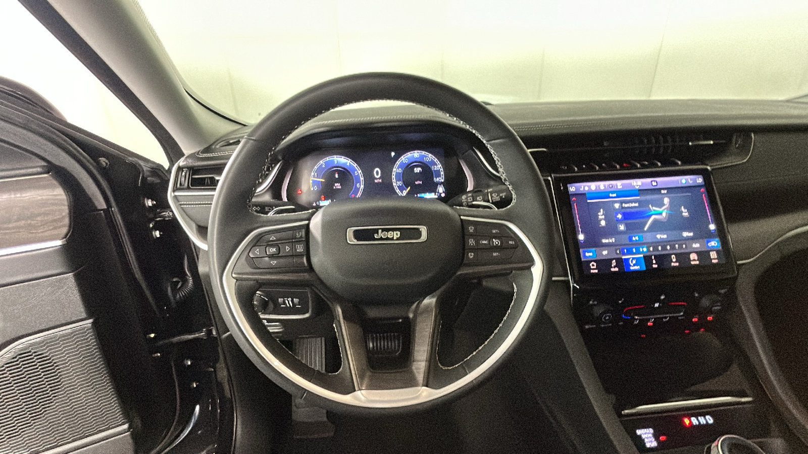 Used 2023 Jeep Grand Cherokee L Limited AWD/4WD image 18