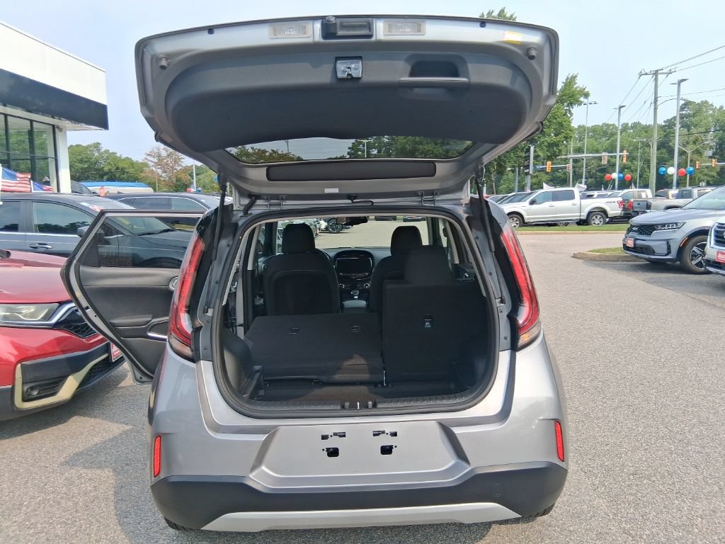 Used 2025 Kia Soul S FWD image 17