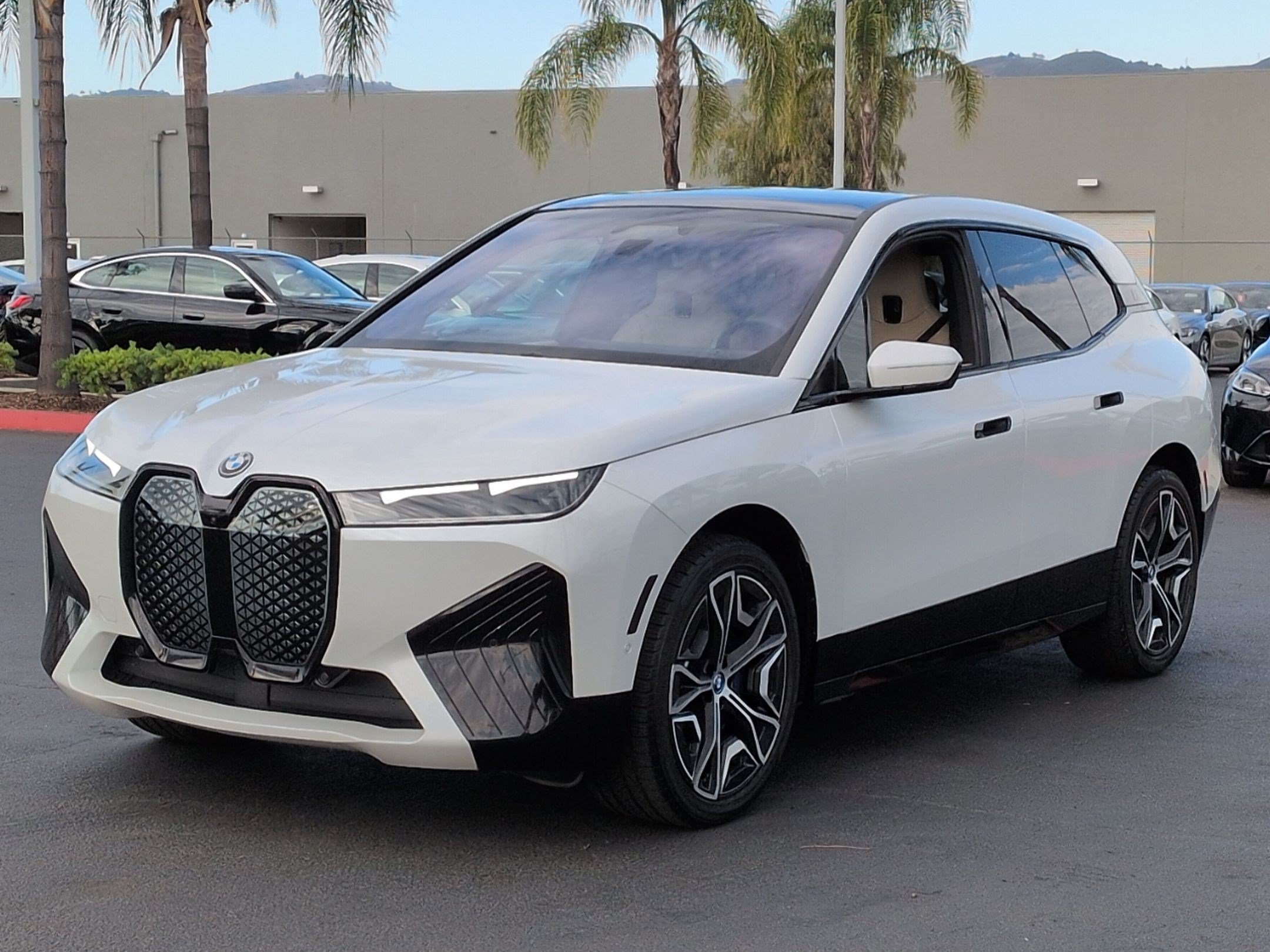 Certified 2025 BMW iX xDrive50 w/ Premium Package AWD/4WD image 5