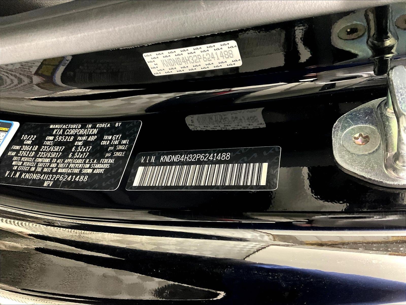 Used 2023 Kia Carnival LX FWD image 19