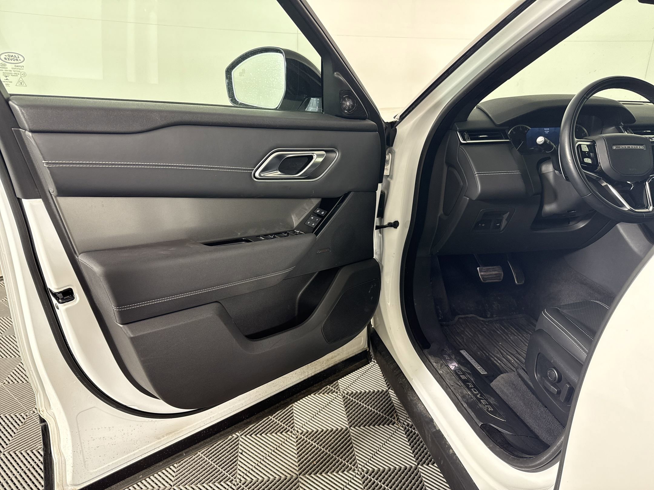 Certified 2023 Land Rover Range Rover Velar S image 5