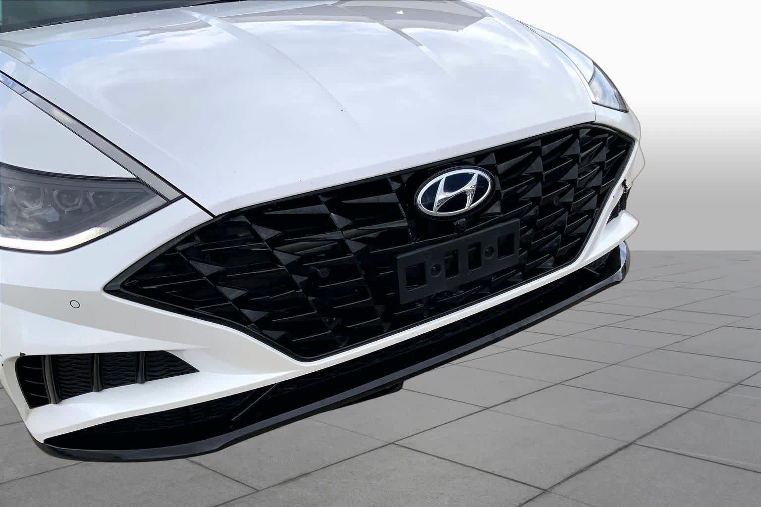 Used 2022 Hyundai Sonata Limited w/ Preferred Accessory Package FWD image 30