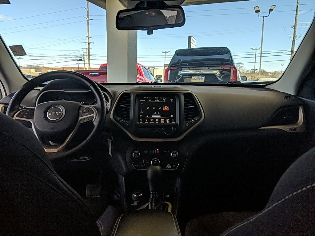 Used 2015 Jeep Cherokee Latitude w/ Cold Weather Group image 12