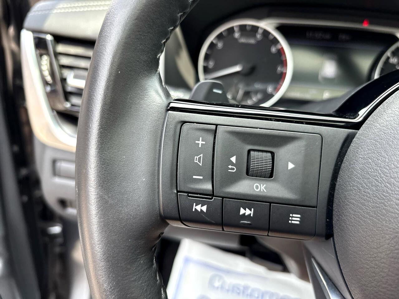 Used 2022 Nissan Rogue SV w/ SV Premium Package image 17