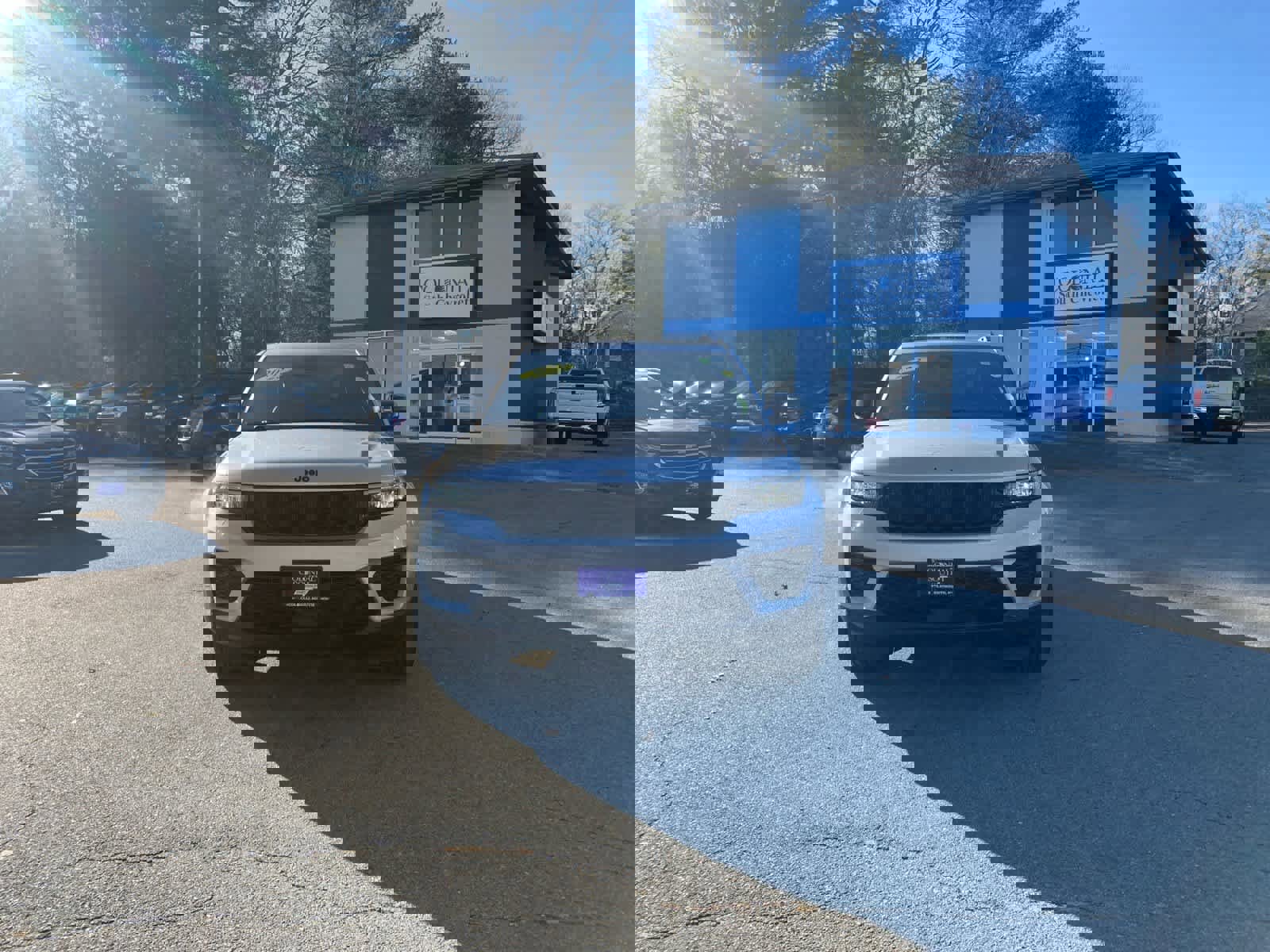 Used 2023 Jeep Grand Cherokee Altitude image 9