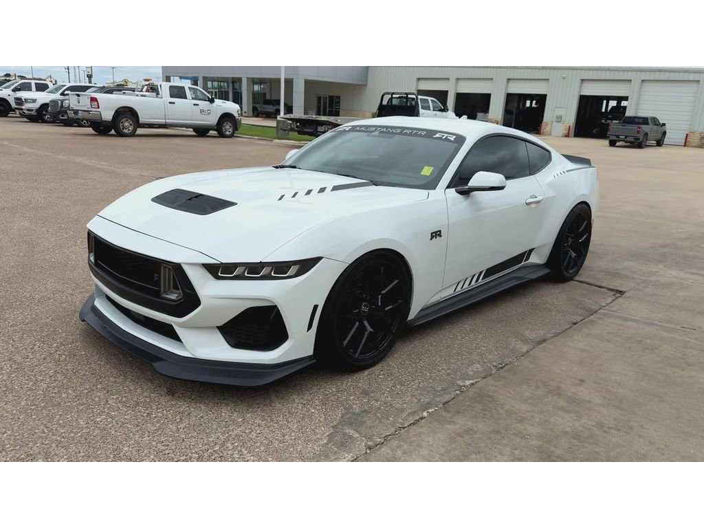 Used 2025 Ford Mustang GT Premium w/ GT Performance Package RWD image 4