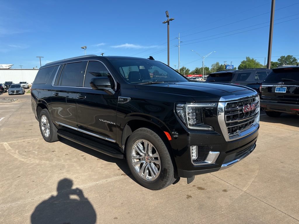 Used 2022 GMC Yukon XL SLT AWD/4WD image 3