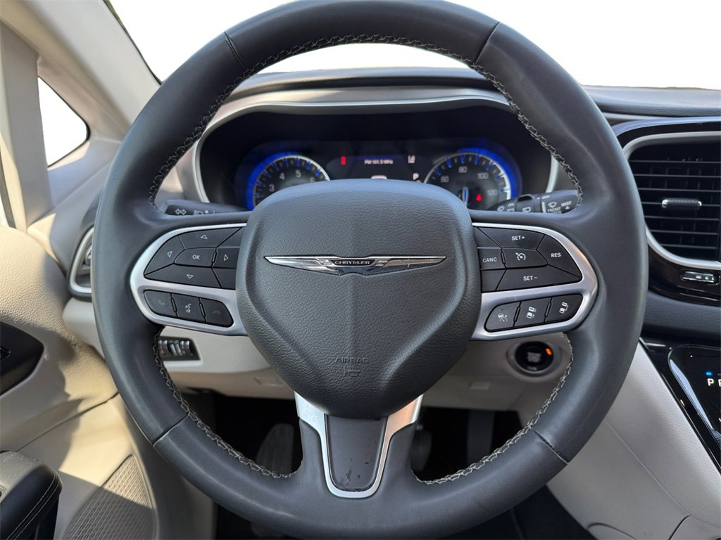 Certified 2023 Chrysler Pacifica Touring-L image 12