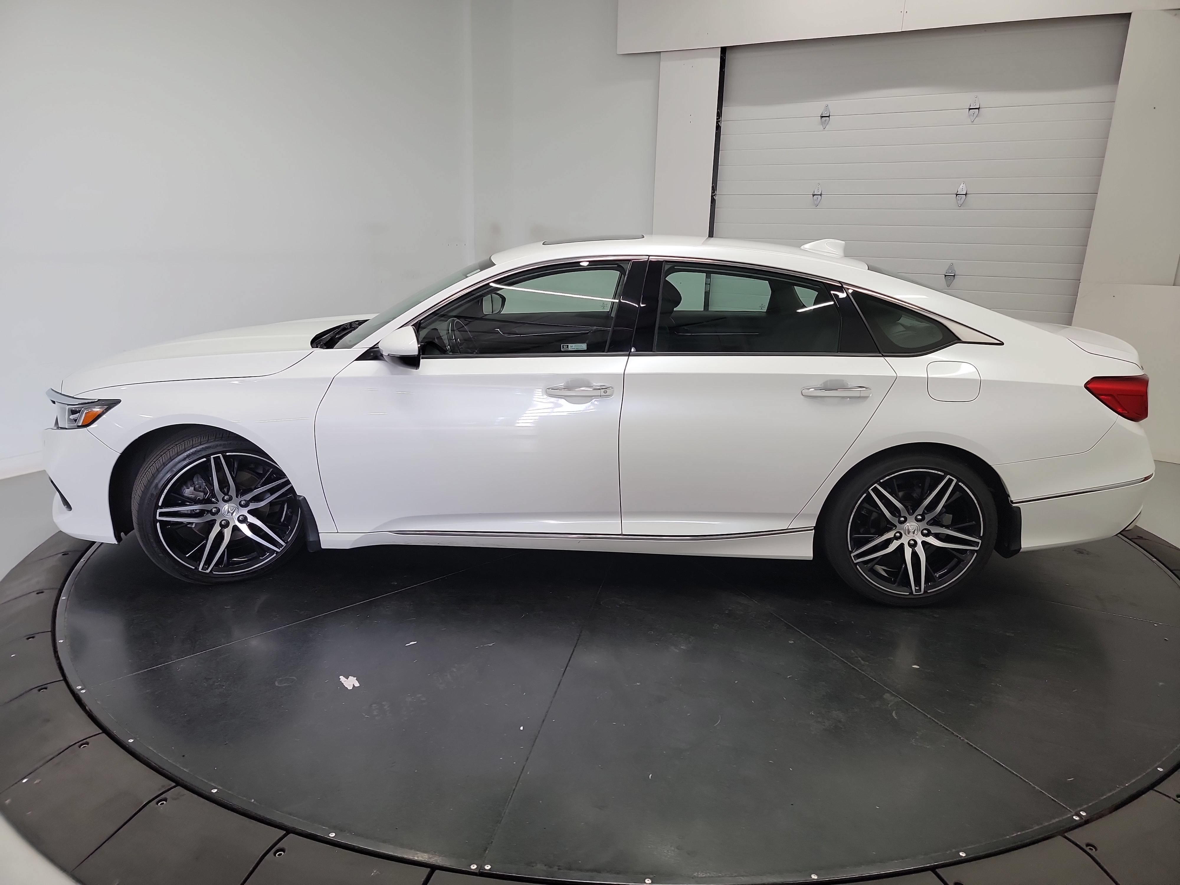 Used 2021 Honda Accord Touring image 5