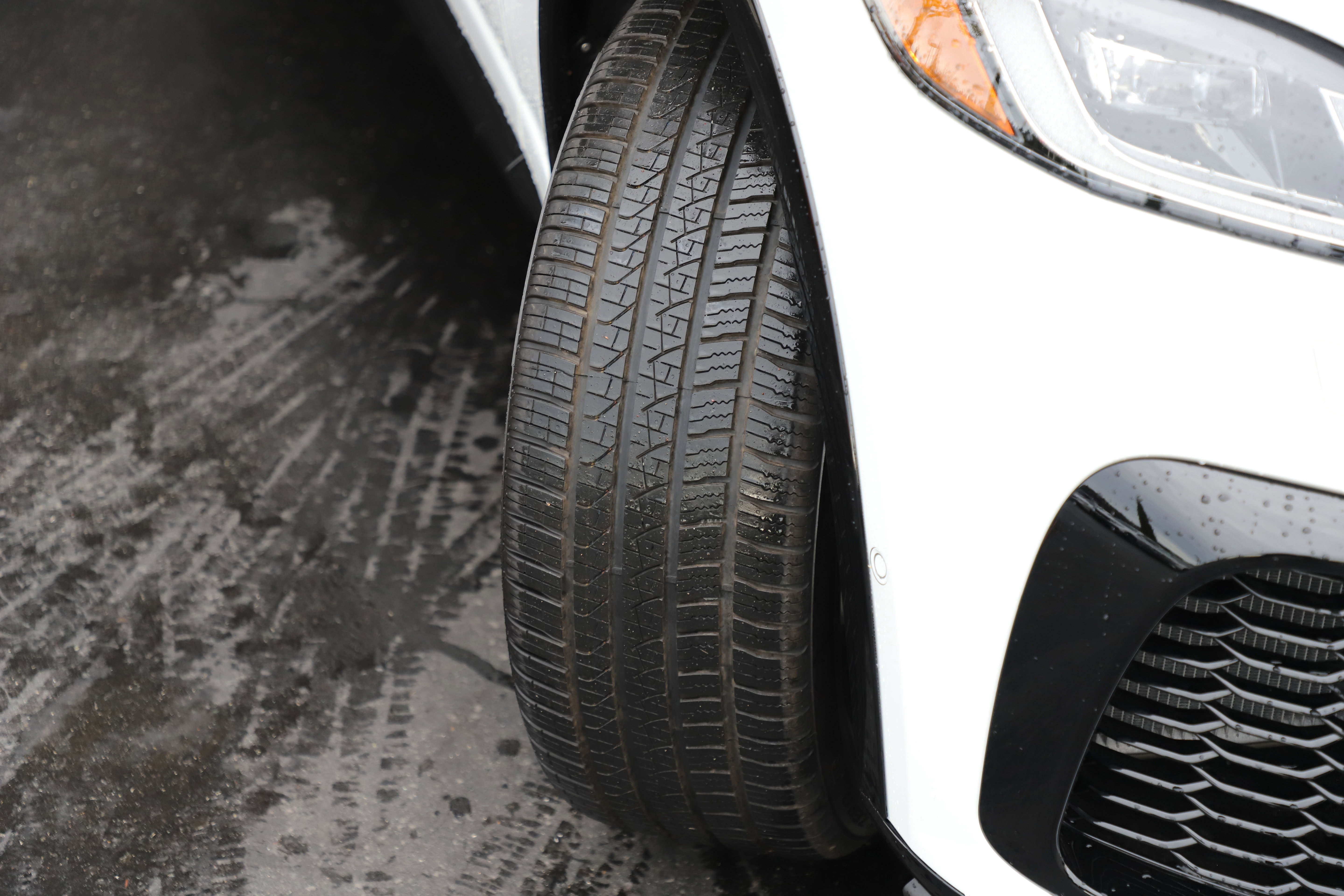 New 2026 Jaguar F-PACE SVR image 3