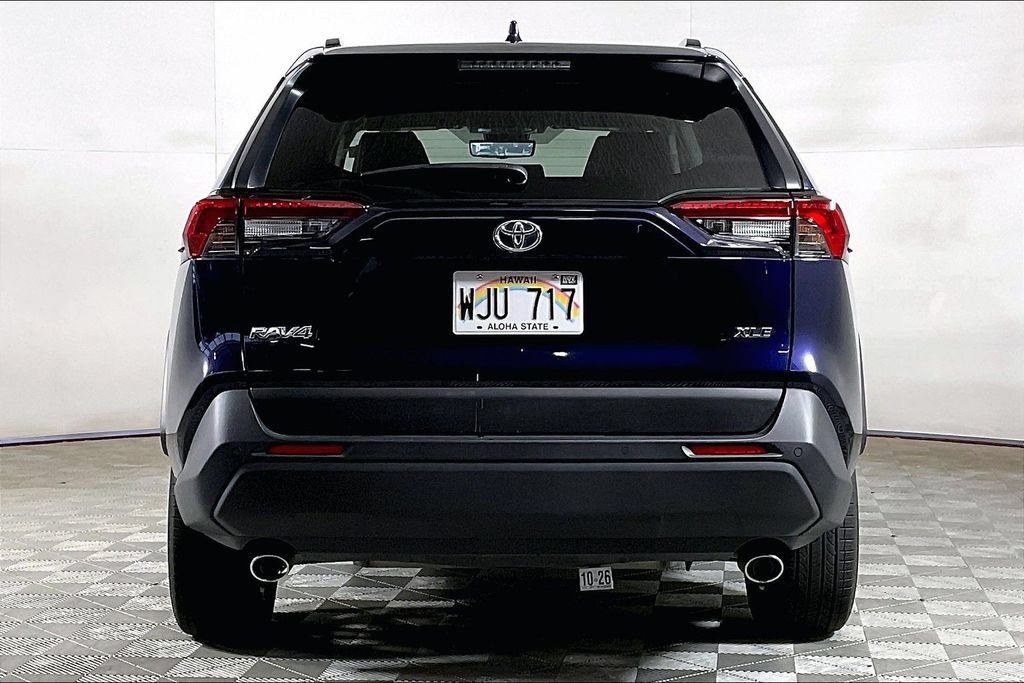Used 2021 Toyota RAV4 XLE Premium FWD image 3