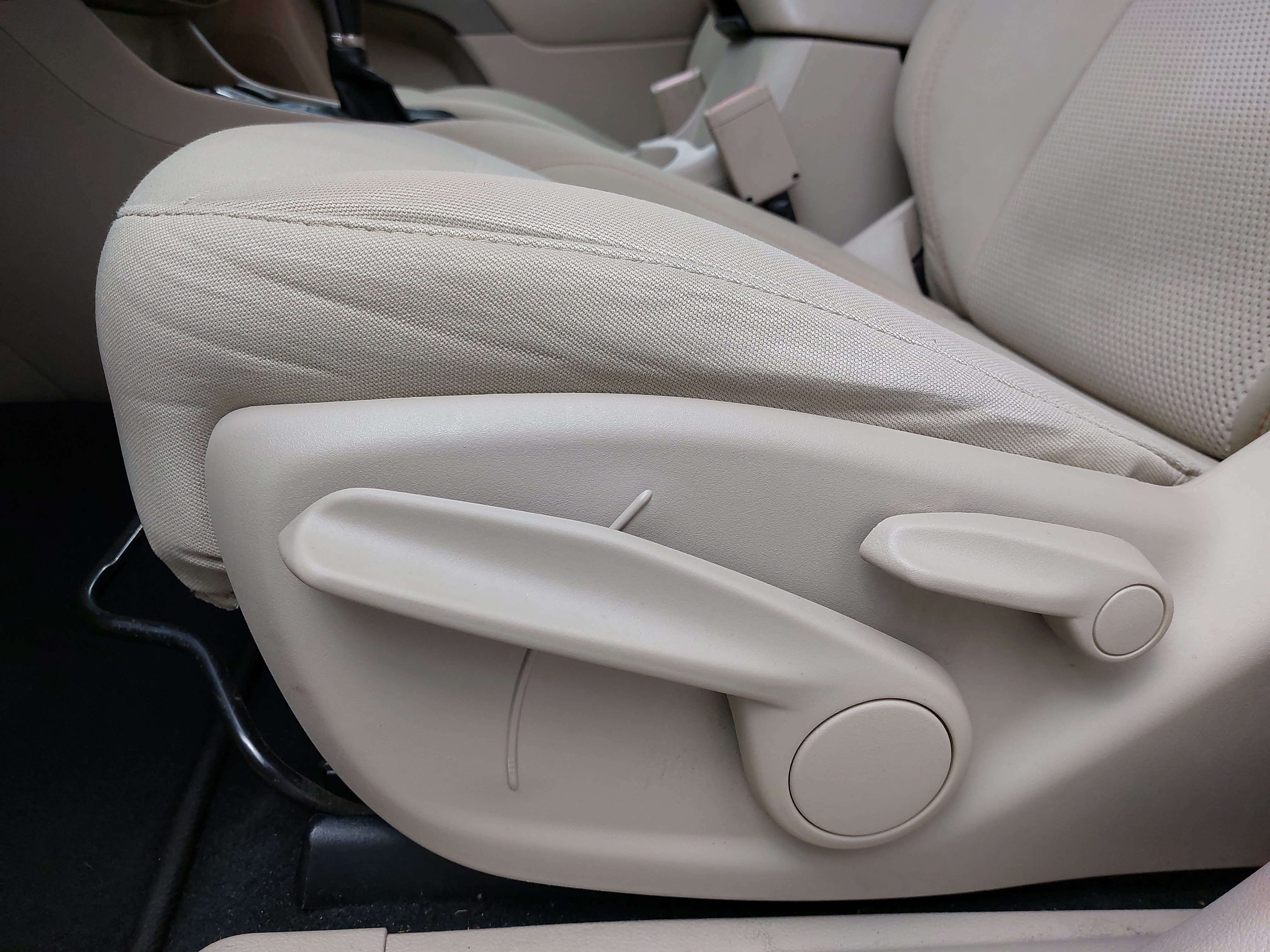 Used 2021 Jeep Cherokee Latitude FWD image 29