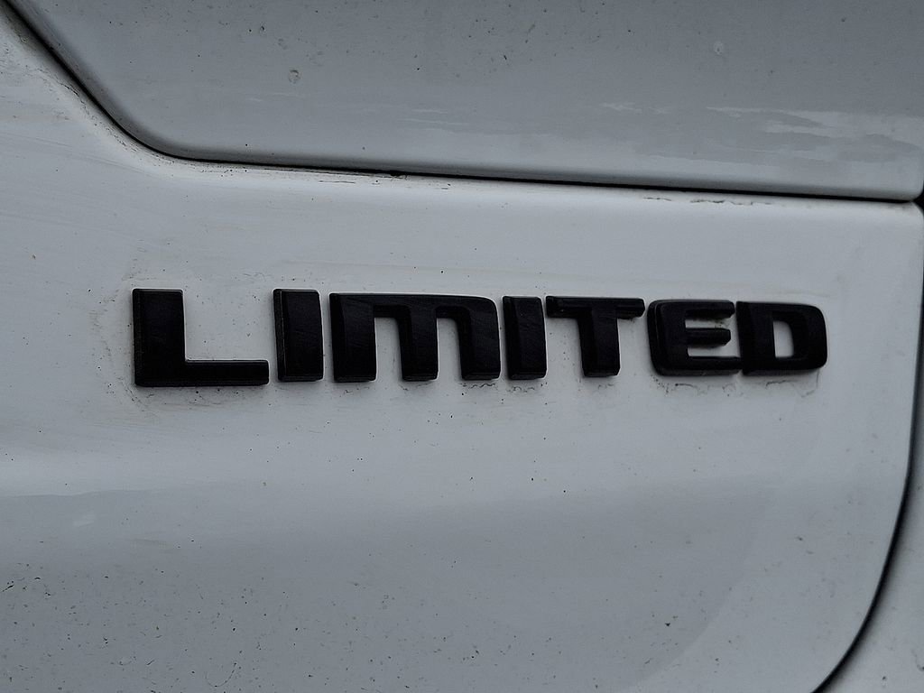 Used 2023 Jeep Grand Cherokee Limited w/ Luxury Tech Group II image 35