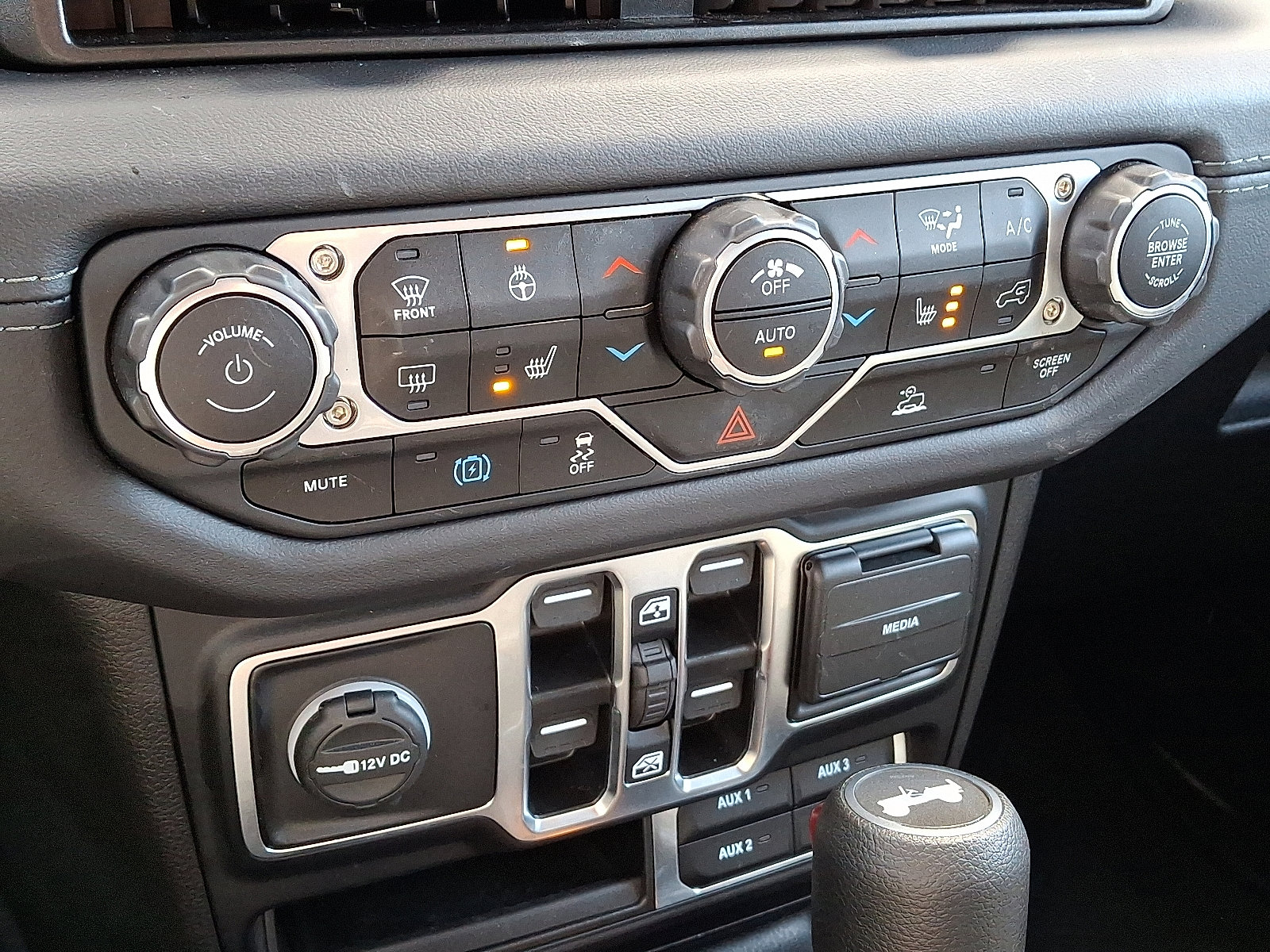 Certified 2025 Jeep Wrangler Unlimited Sahara AWD/4WD image 16