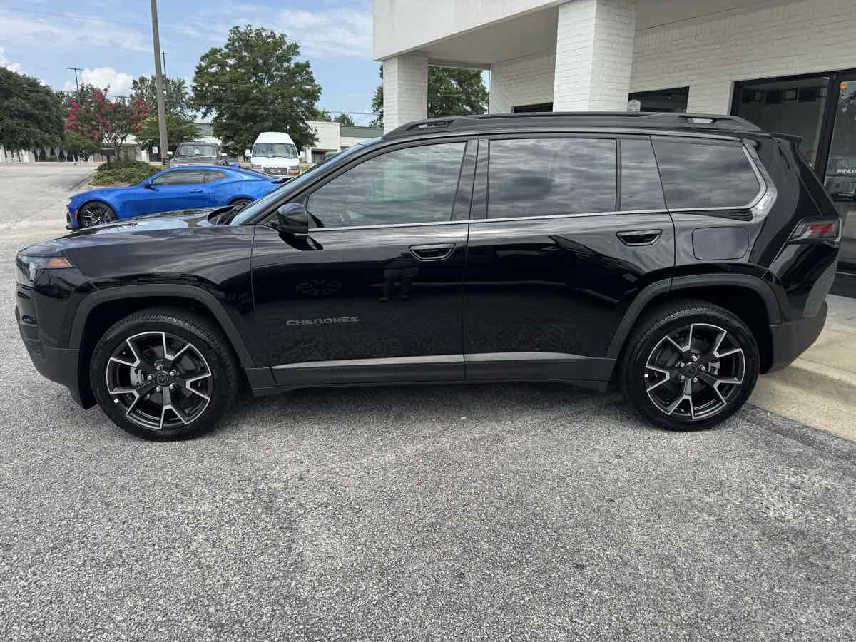 Used 2026 Jeep Cherokee Overland w/ Trailer Tow Group AWD/4WD image 38