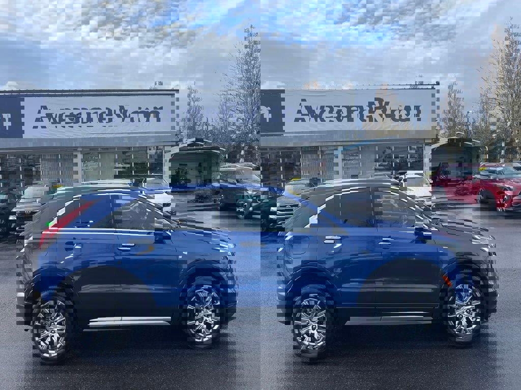 Used 2022 Cadillac XT4 Premium Luxury w/ Safety Alert Package image 2