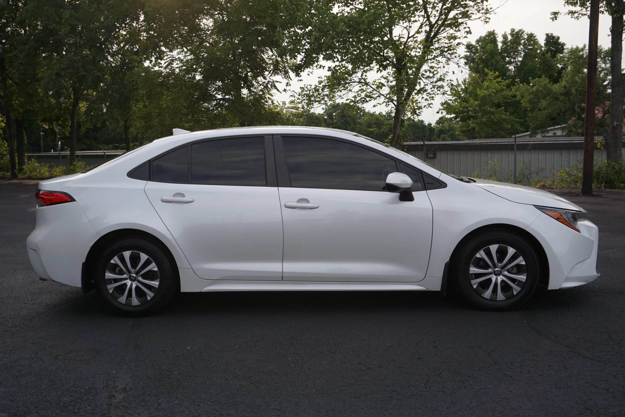 Used 2022 Toyota Corolla LE w/ Premium Interior Package FWD image 4