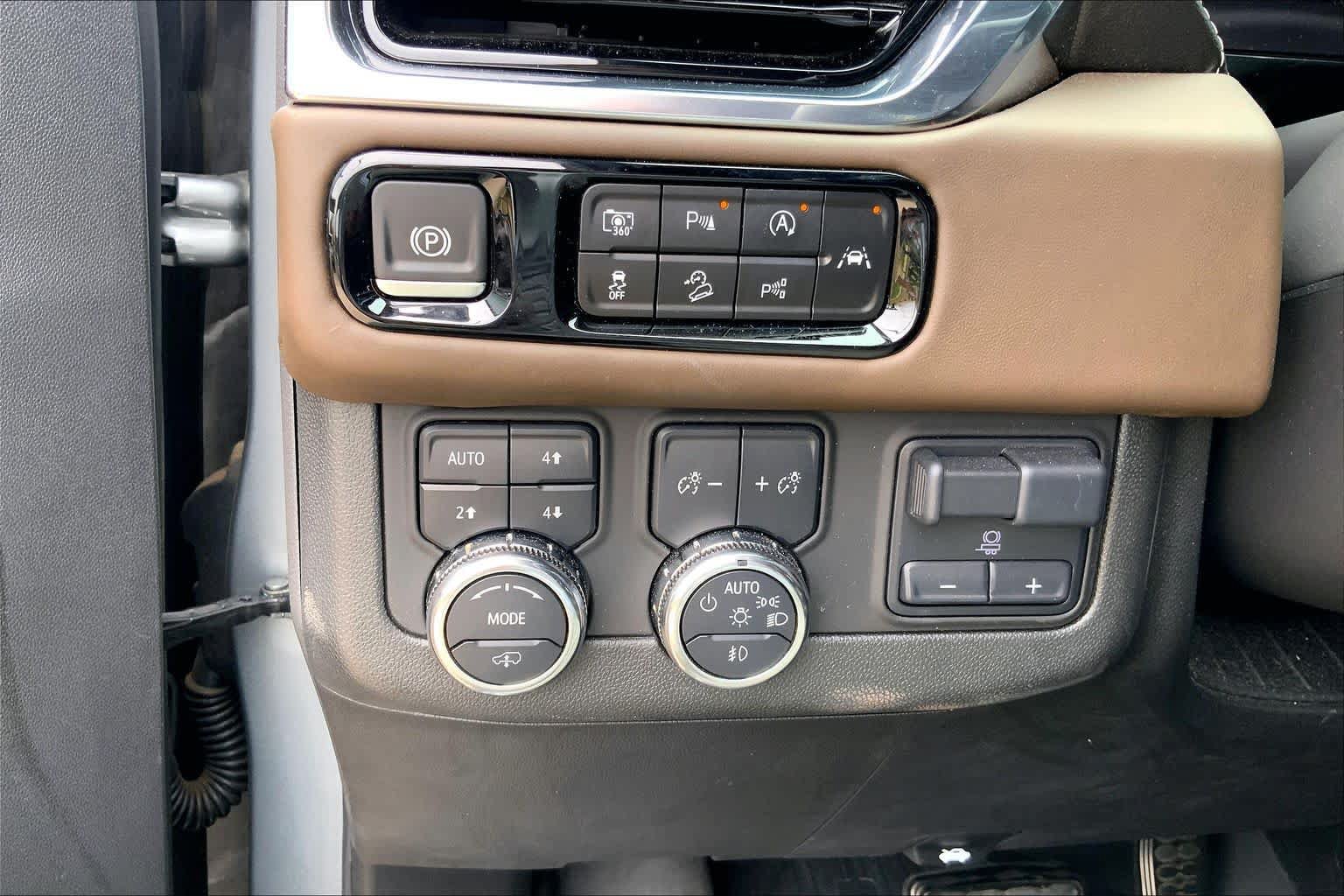 Certified 2025 GMC Yukon Denali Ultimate AWD/4WD image 33