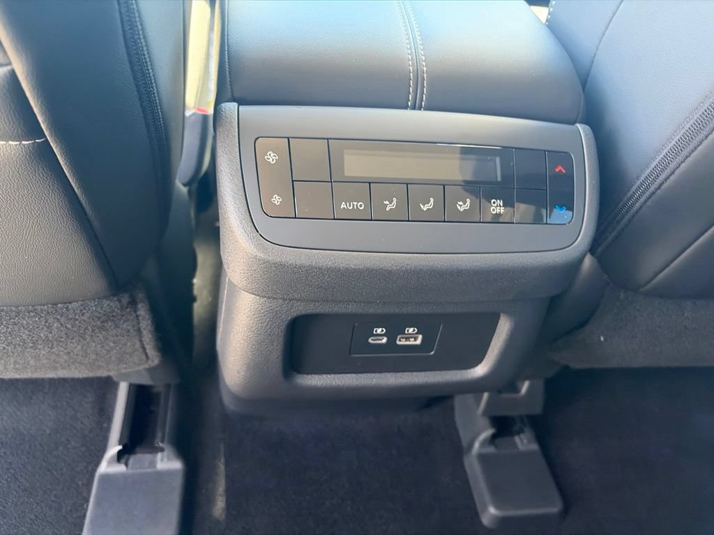 Used 2025 Nissan Pathfinder SL w/ Lighting Package (N92) AWD/4WD image 28