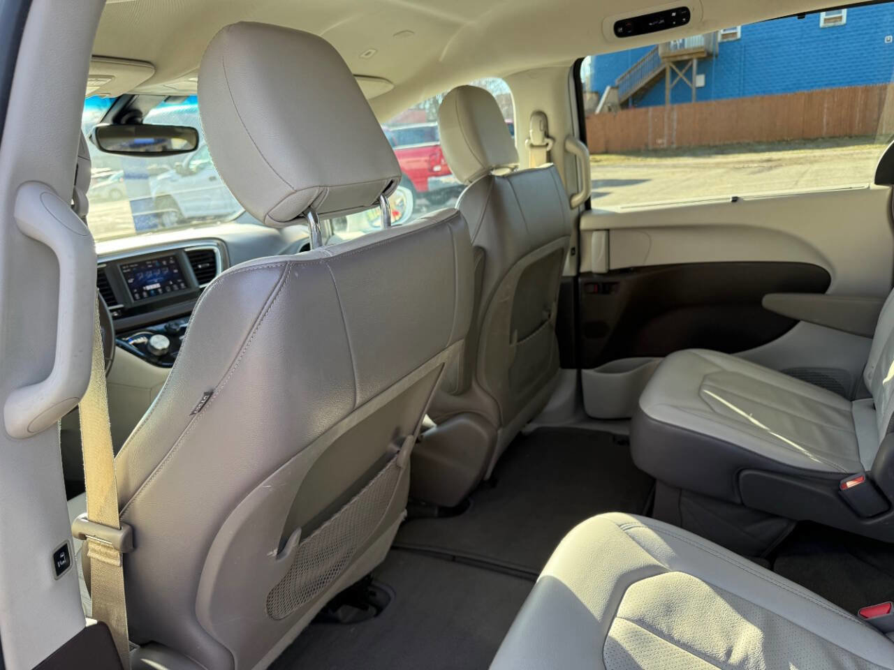 Used 2018 Chrysler Pacifica Touring-L image 24