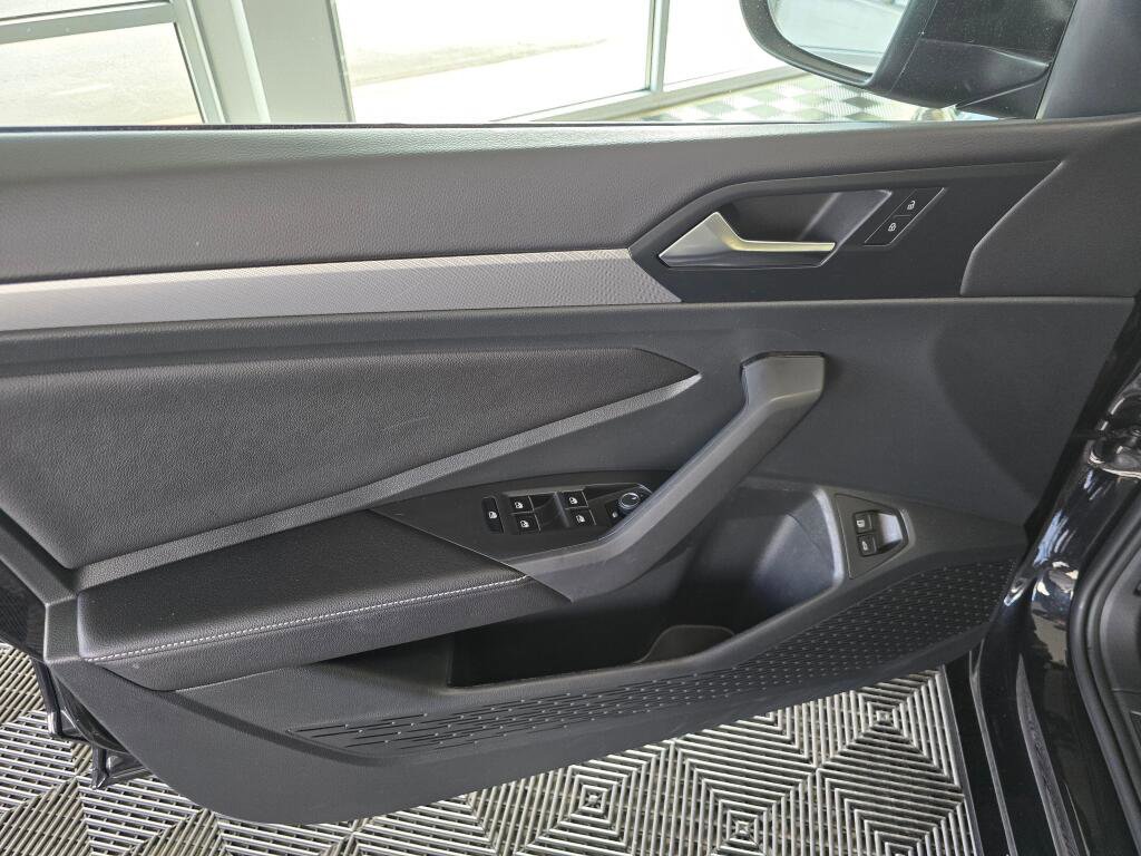 Used 2023 Volkswagen Jetta S w/ Driver Assistance Package image 18