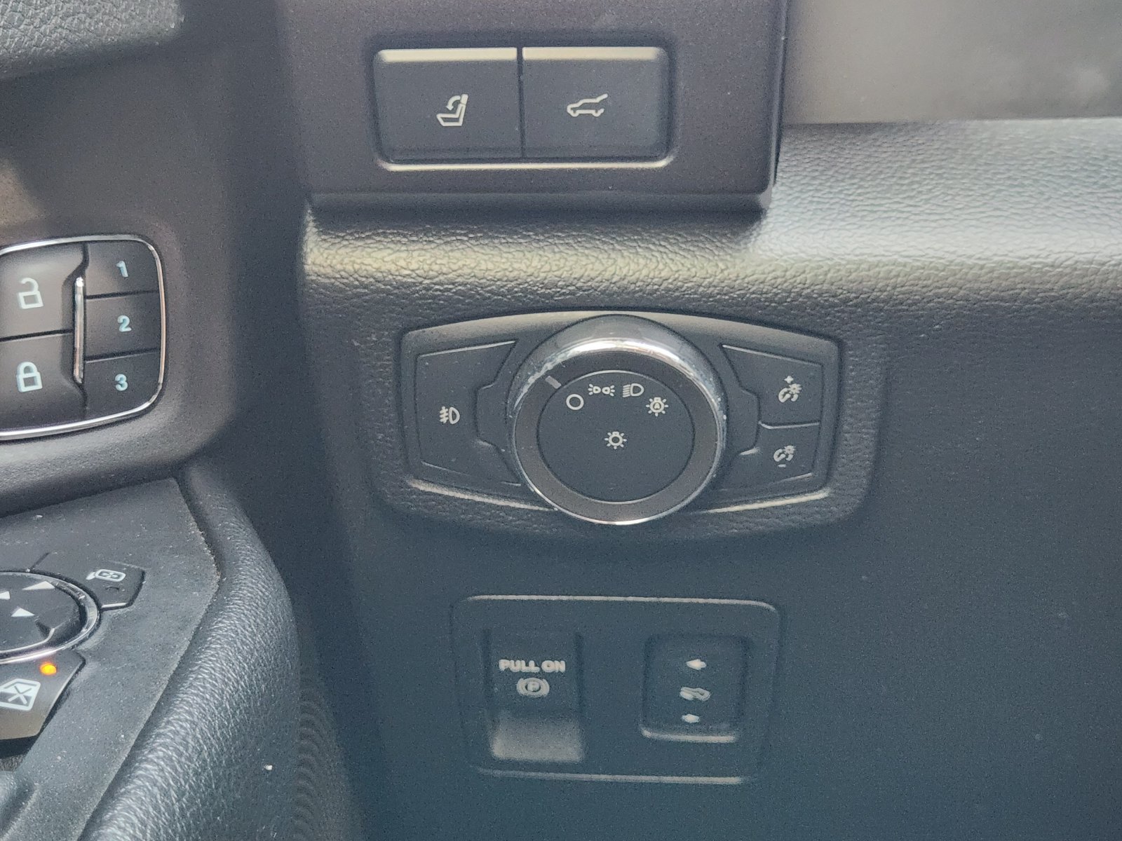Used 2020 Ford Expedition Limited AWD/4WD image 23