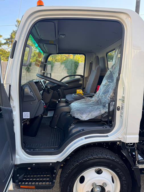 Used 2024 Isuzu NPR image 37