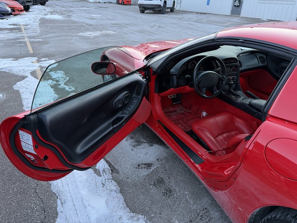 Used 2000 Chevrolet Corvette Coupe image 19