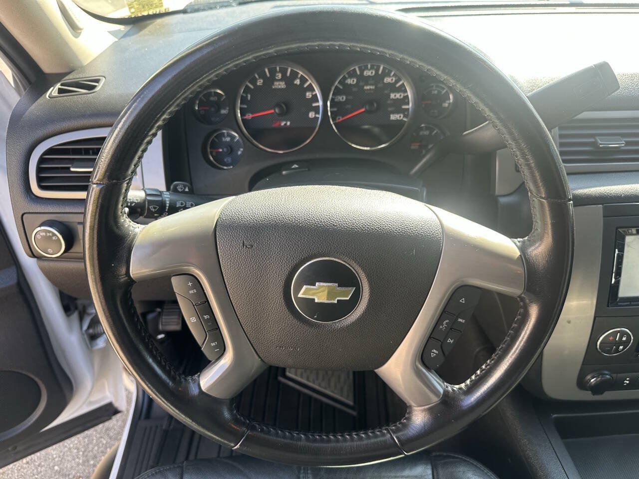 Used 2011 Chevrolet Tahoe LT w/ Luxury Package AWD/4WD image 15