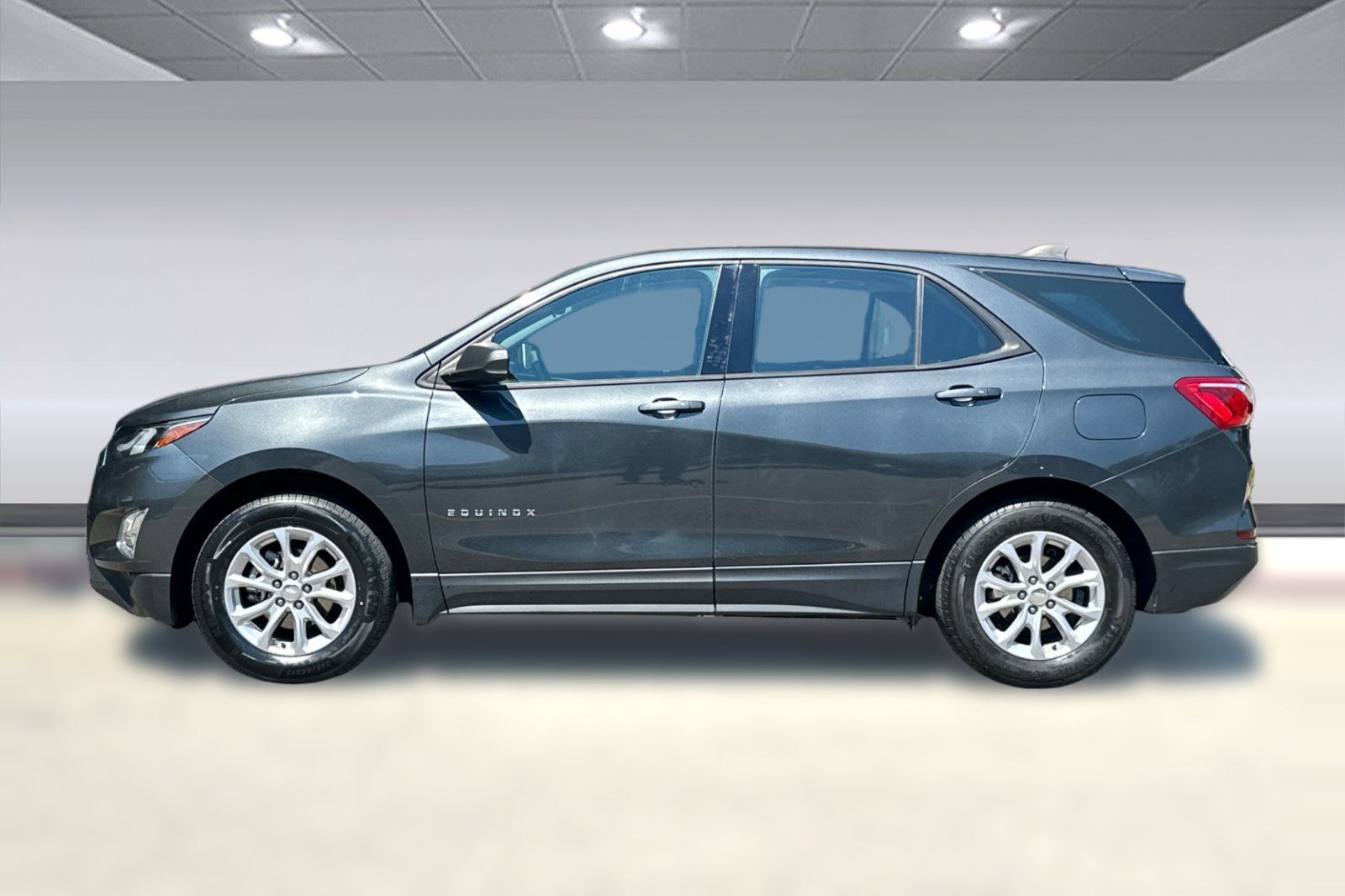 Used 2018 Chevrolet Equinox LS FWD image 2
