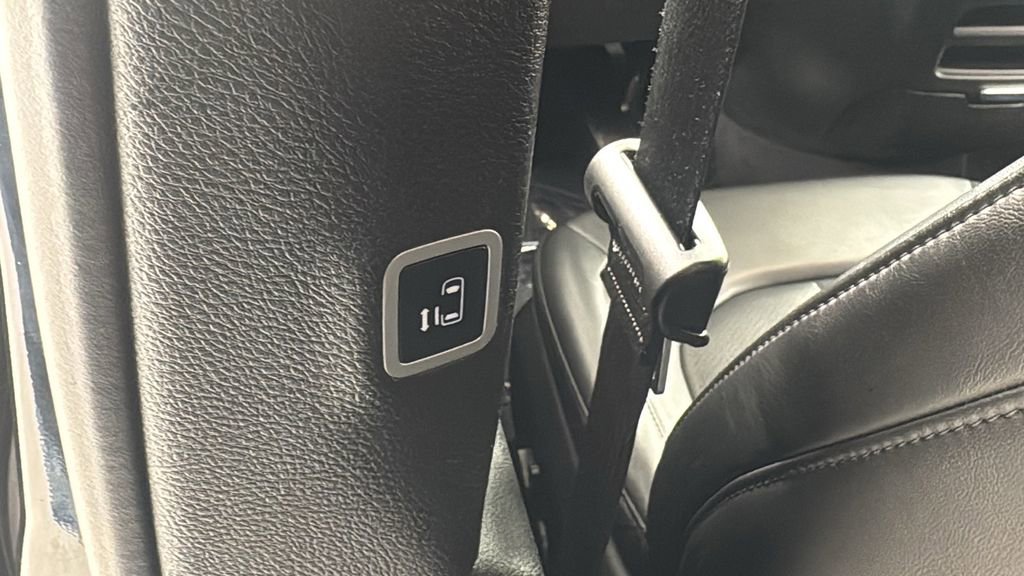 Used 2025 Chrysler Pacifica Select FWD image 43