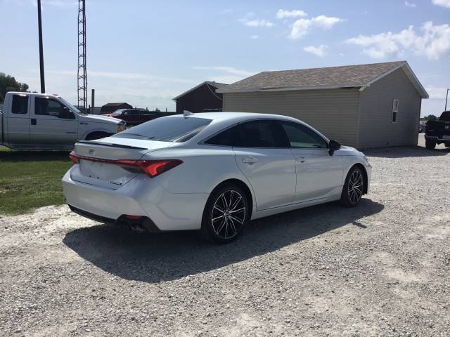 Used 2019 Toyota Avalon Touring FWD image 3