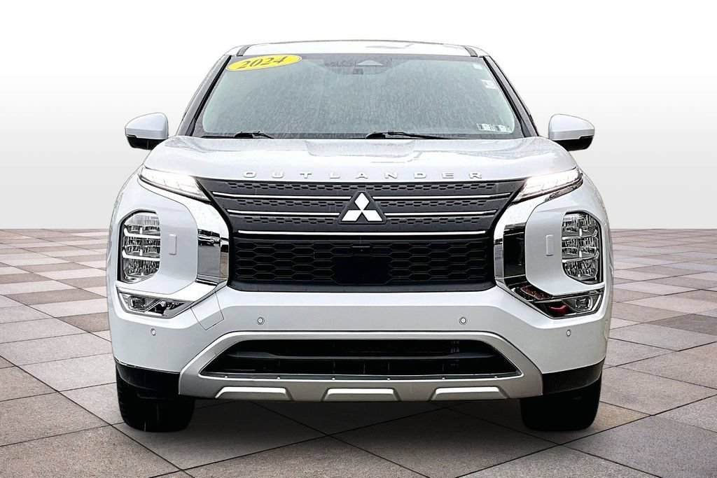 Used 2024 Mitsubishi Outlander SE AWD/4WD image 3