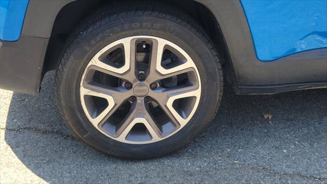 Used 2015 Jeep Renegade Latitude FWD image 6