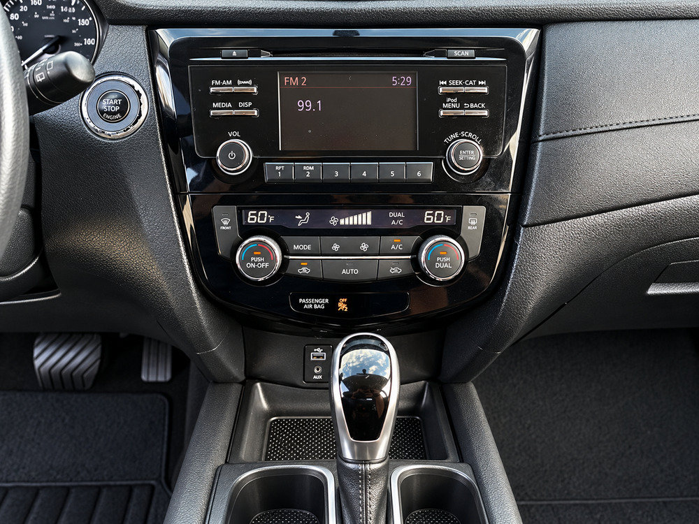 Used 2017 Nissan Rogue SV AWD/4WD image 15