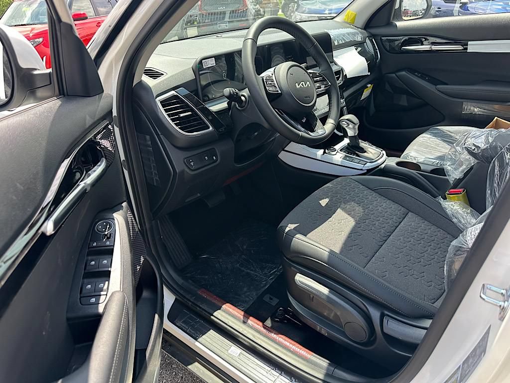 New 2025 Kia Seltos S AWD/4WD image 14