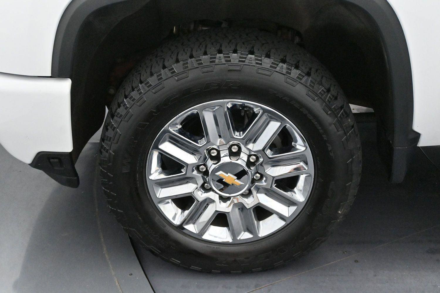 Used 2024 Chevrolet Silverado 2500 High Country w/ Technology Package AWD/4WD image 31