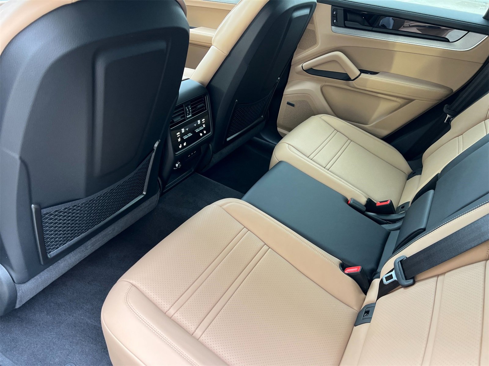 New 2025 Porsche Cayenne Coupe image 14