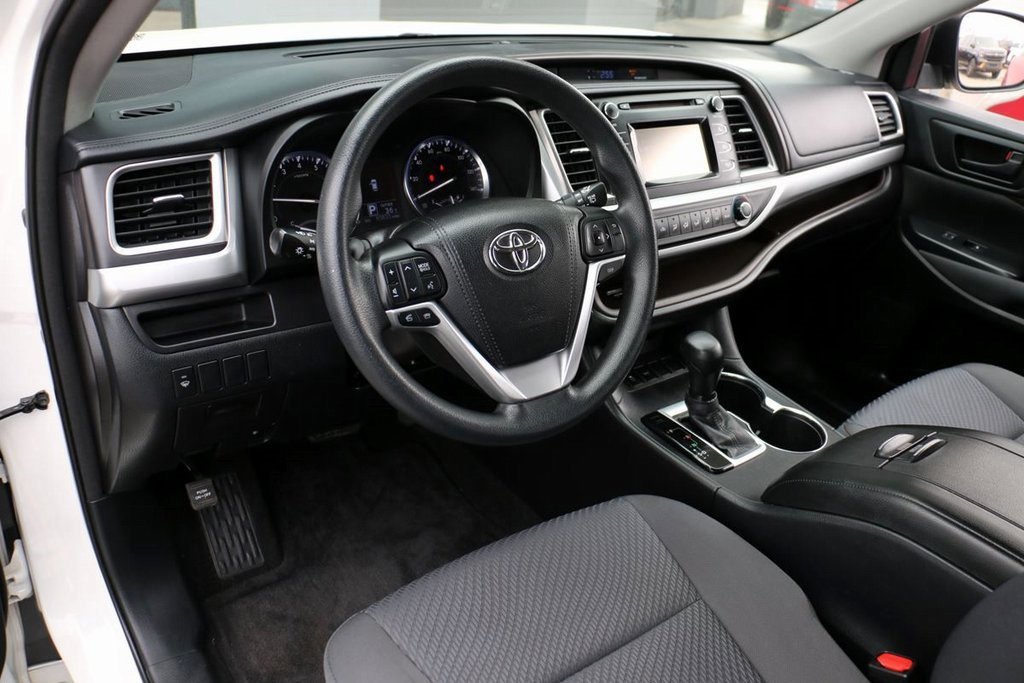 Used 2015 Toyota Highlander LE image 14