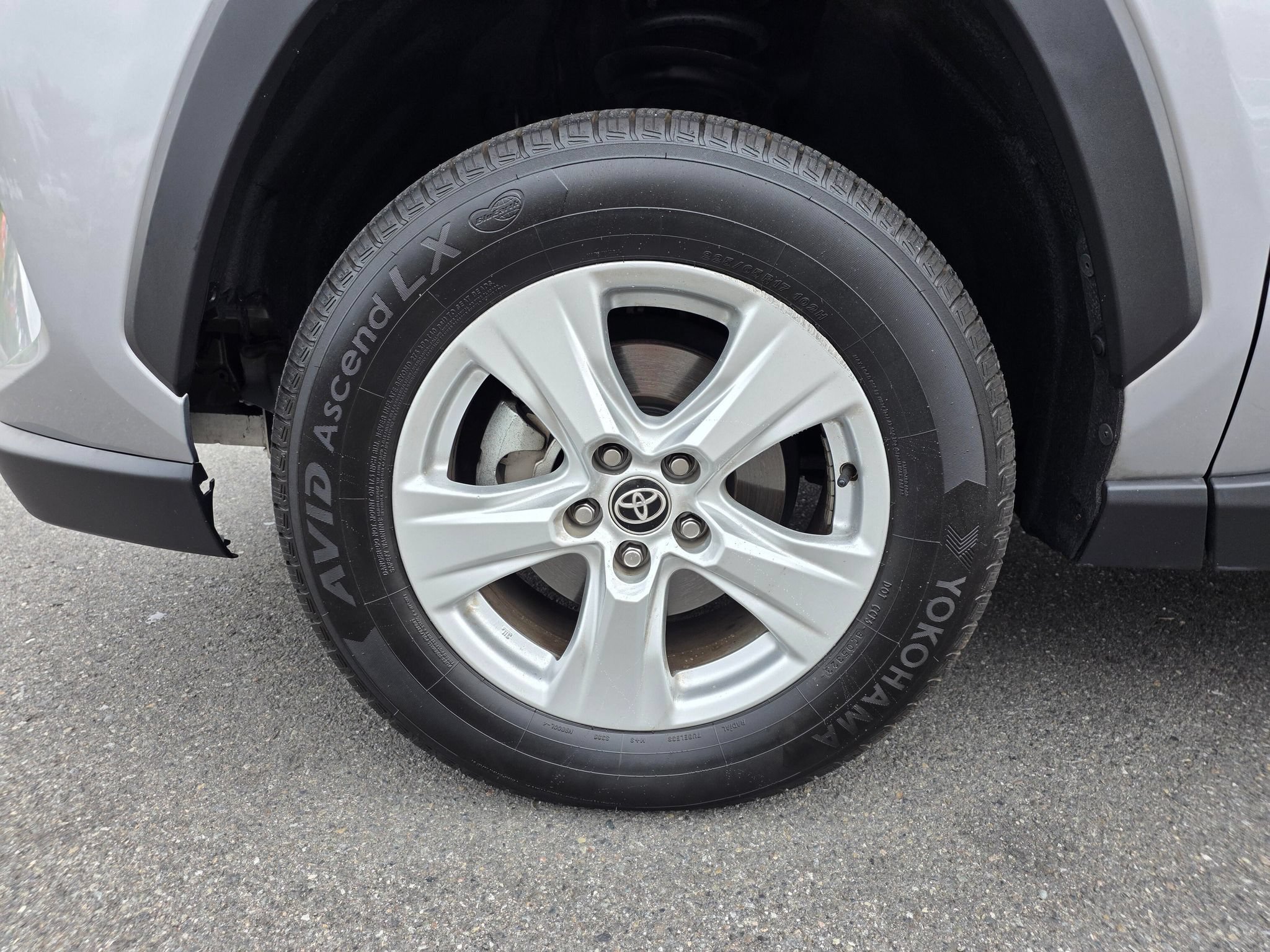 Used 2021 Toyota RAV4 XLE AWD/4WD image 9
