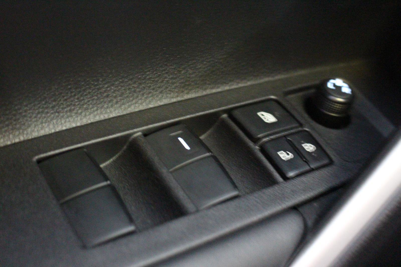 Used 2025 Toyota Corolla Cross LE image 28