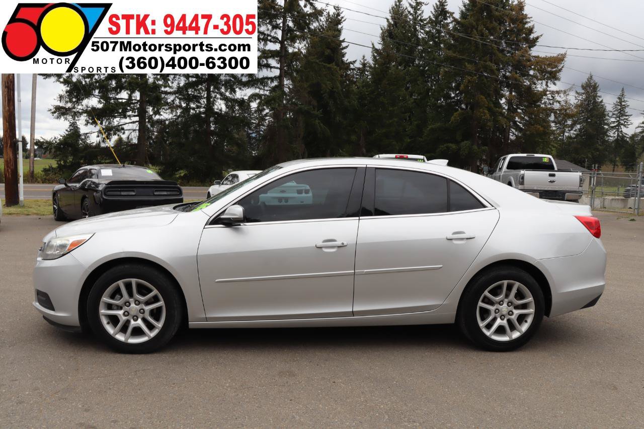 Used 2016 Chevrolet Malibu LT w/ Sun And Convenience Package FWD image 3
